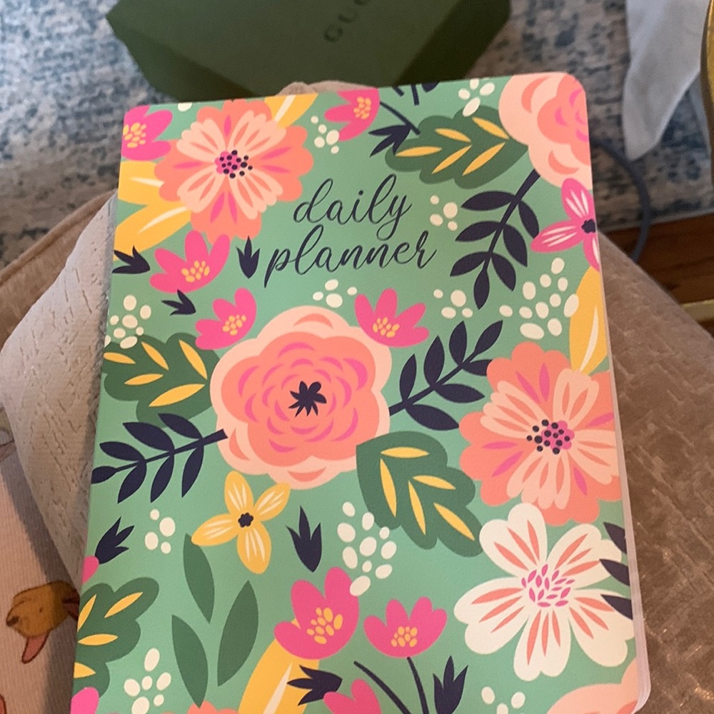 Floral daily undated planner